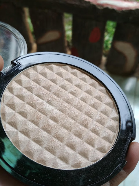 makeup revolution pro illuminating in lumizer