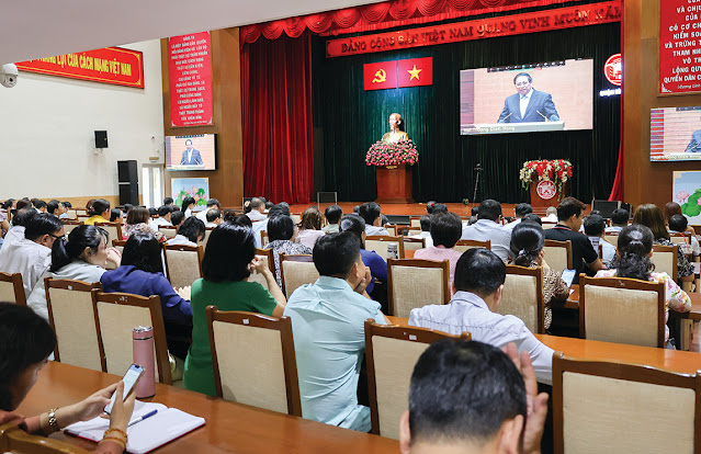 Thủ tướng Chính phủ Phạm Minh Chính triển khai, quán triệt chuyên đề về các dự thảo văn kiện trình Đại hội XIV của Đảng. (Ảnh: AH) Thủ tướng Chính phủ Phạm Minh Chính triển khai, quán triệt chuyên đề về các dự thảo văn kiện trình Đại hội XIV của Đảng. (Ảnh: AH)