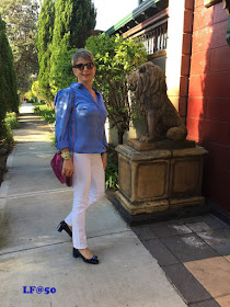 WHITE JEANS AND A BLUE SILK SHIRT FOR A LUNCH DATE