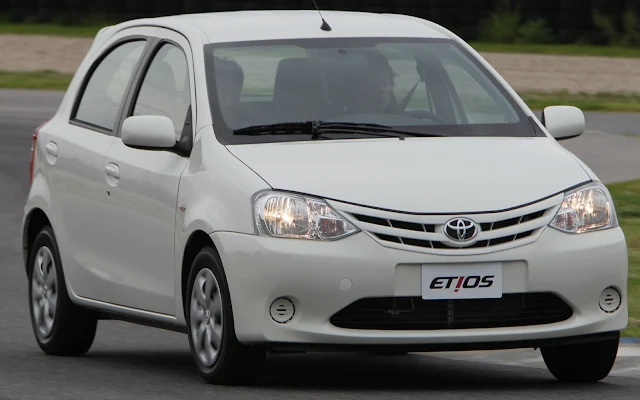 Carro popular da Toyota - Etios