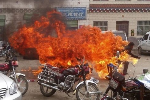 Aksi Bakar Diri di Tibet, Bakar Diri