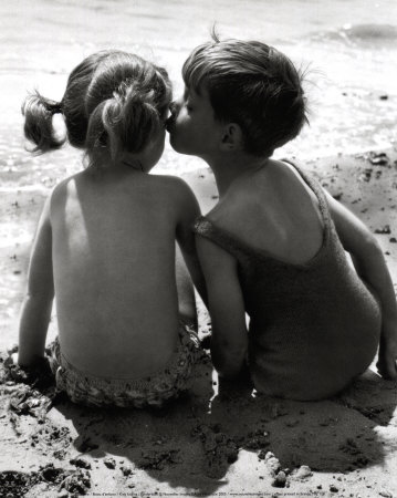 black and white kissing photography. lack and white photography