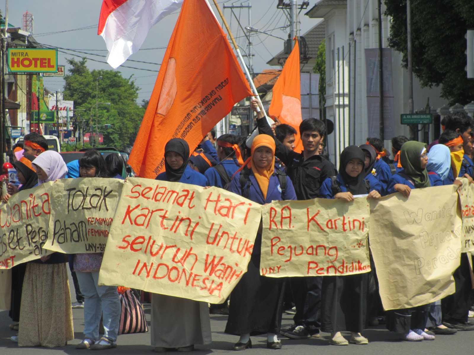 BEM FT UNY 2013 Mahasiswa Jurusan PT Elektro UNY Mahasiswa Jurusan PT Elektronika UNY Mahasiswa Jurusan PT Sipil dan Perencanaan UNY Mahasiswa Jurusan