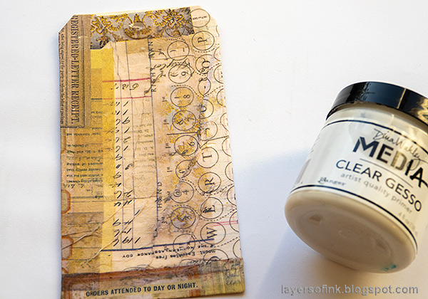 Layers of ink - Vintage Floral Tag Tutorial by Anna-Karin Evaldsson. Add the collage paper.