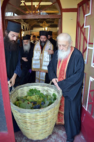 Η μεταφορά του αγίου λειψάνου της Αγίας Νεομάρτυρος Ακυλίνης ή Αγγελινής της Ζαγκλιβερινής, από τον τόπο ενταφιασμού της στον τόπο μαρτυρίου της 249 μετά.