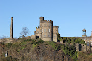 . already think that Edinburgh was amazing, it also has a castle. Oh yeah. (img )