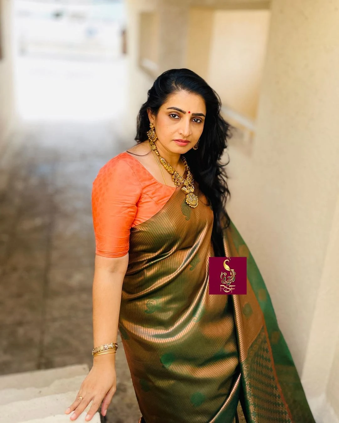 Sujitha Dhanush Elegant Looks in Traditional Saree Pics