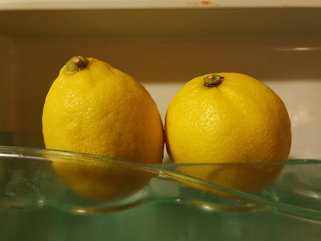 Fresh lemons are a useful cleaning product