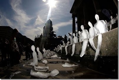 global_warming_ice_sculptures6