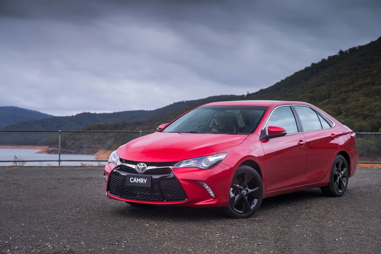 Đánh giá xe Toyota Camry 2016