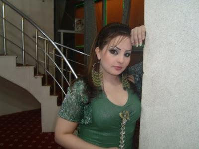 Beautiful Iraqi Poetess Shahad Al Shammari Photos 6