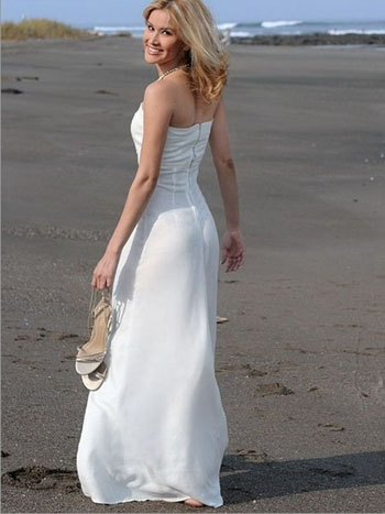 Only in this way can you enjoy your wedding day 2012 Beach Wedding Dresses