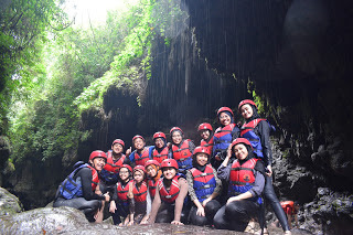 Body rafting di green canyon