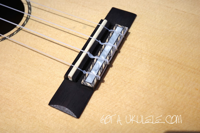 Mahalo Pearl MP3 Tenor Ukulele bridge