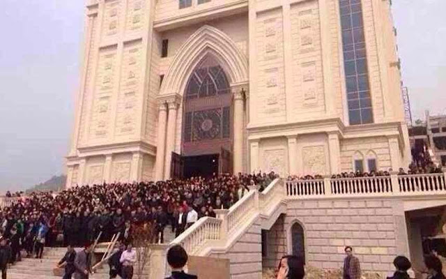 Escudo humano para defender igreja em Sanjiang