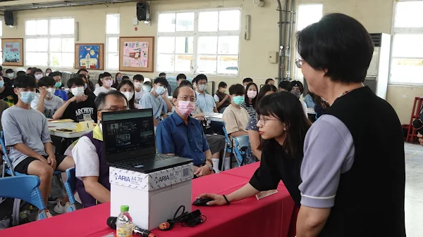 ▲彰化縣長王惠美與會勉勵，同時也與另三個同步培訓的學校，包括中山國小、湖東國小及民生國小，也在遠端線上一同連線開幕。（記者林明佑攝）
