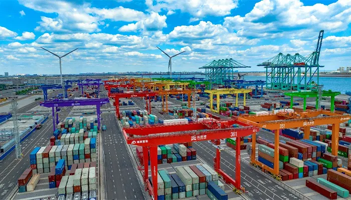 With 5G and 4L, will a Driverless Port far away?