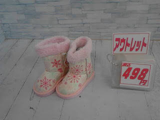 アウトレット　雪の結晶プリント　ブーツ　１７㎝　４９８円