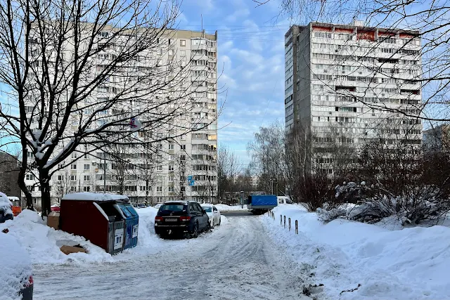 улица Островитянова, жилой дом 1998 года постройки, жилой дом 1976 года постройки