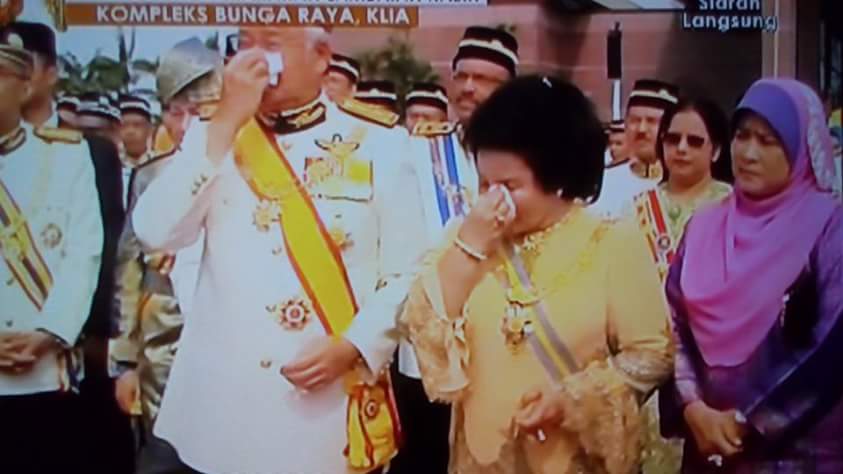 KERENGGA: Kenapa Najib dan Rosmah sedih sangat semasa mengiringi Agong