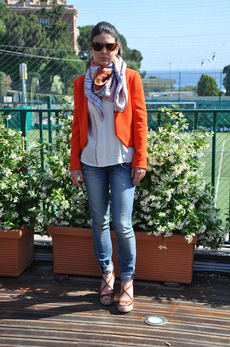 JACKET and SHIRT: Zara , TROUSERS: Cycle , BRACELET and EARRINGS :  Tiffany & Co. and Cruciani ,  WEDGE SANDALS:  Twin-Set  , GLASSES: Rayban Wayfarer , SCARFT: Hermes ,  NAILPOLISH: 547 pulsion Chanel.