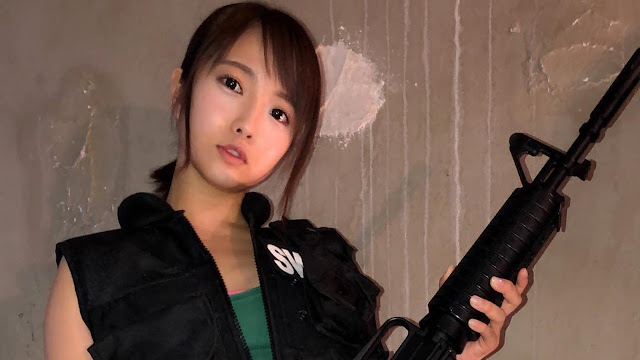 Toda Makoto – Cute Japanese Girls With Guns