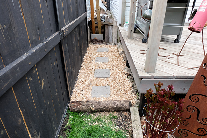 gangway after with pavers and wood chips