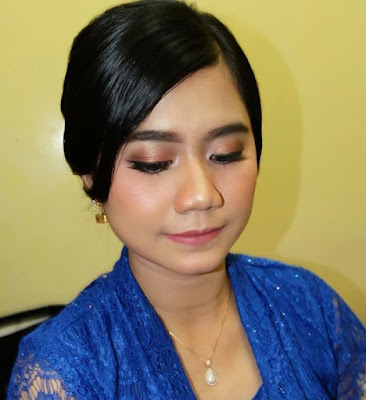 model rambut wisuda pendek terbaru