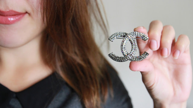 Chanel Metal CC Signature Crystal Brooch Paved with Strass A86919