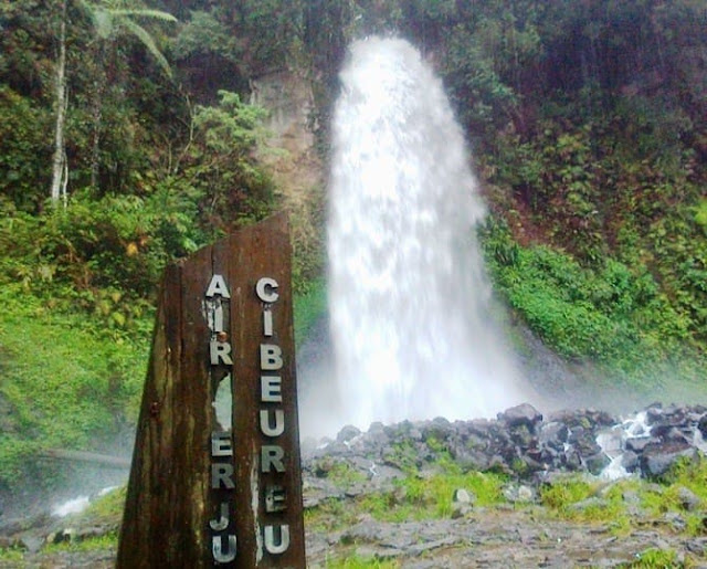 tempat wisata curug cibeureum dari cianjur