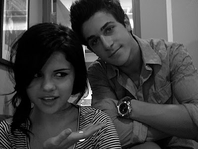 Pics Of Selena Gomez And David Henrie Kissing. selena gomez david henrie