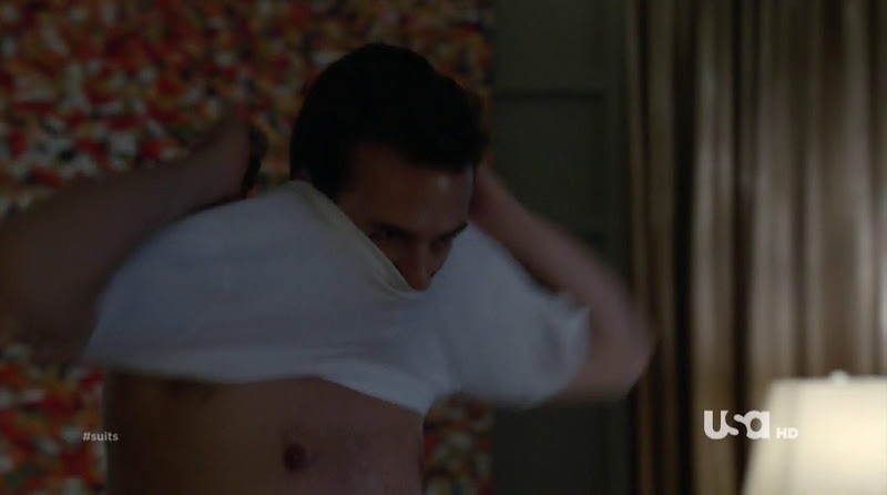 Gabriel Macht Shirtless in Suits s1e07