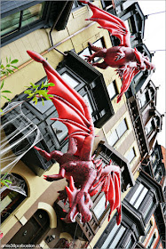 Decoraciones de Dragones por Halloween en Back Bay, Boston