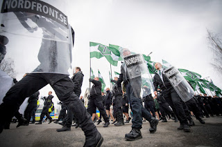 Nordiska motståndsrörelsen använder inte öppet en lika grov retorik som flera av aktivisterna gör bakom stängda dörrar. Men deras ledare Simon Lindberg publicerade på fredagskvällen ett uttalande på organisationens hemsida.