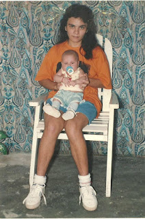 Única foto que tenho junto à minha mãe, quando criança. Um mês de nascido. 