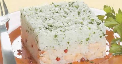 Arroz com leite de coco e salmão