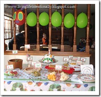 Decorations: Making the Hungry Caterpillar using balloons