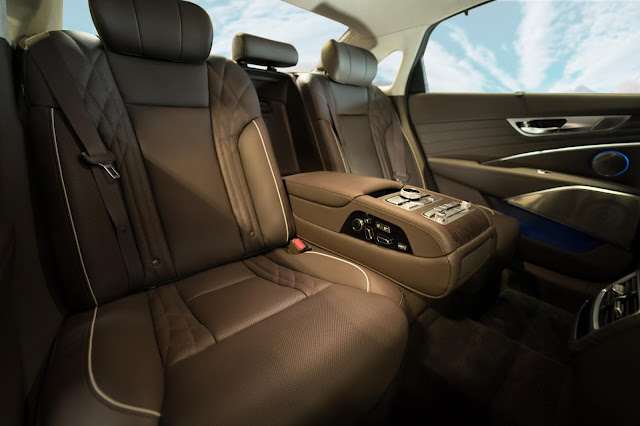 Rear seat of 2019 Kia K900