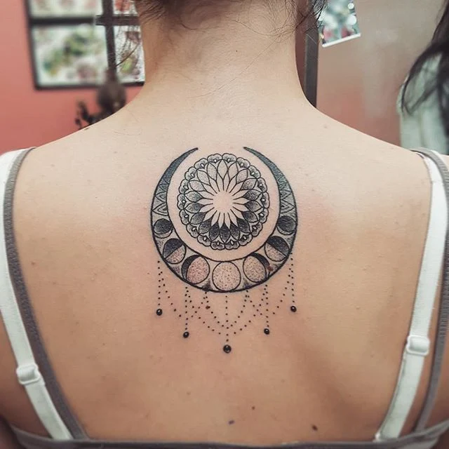 tatuajes de sol y luna para mujeres