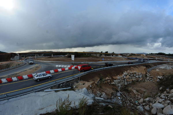 Las obras de conexión con el macronudo de Curro obligan a aplicar cortes en 1,2 kilómetros de la autovía do Salnés