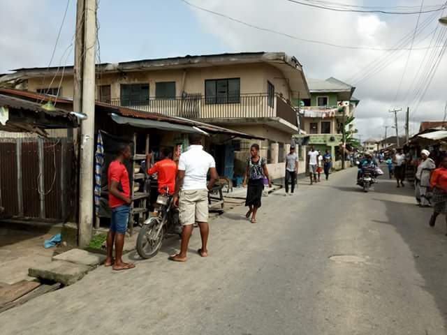 Photos: Commotion in Port Harcourt as students, pupils flee, parents withdraw children after rumours spread that soldiers are injecting monkey pox virus