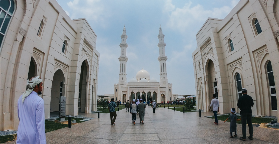 Hukum Lewat Ke Masjid Sehingga Hampir Ketinggalan Khutbah 