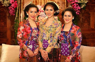 Kebaya Kartini Klasik Warna Warni Model Terbaru 