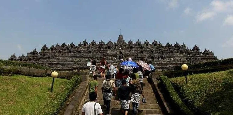 Telusur Nusantara, AirAsiaGo, Pariwisata lokal Indonesia, Warisan Tersembunyi, Medan, Yogyakarta, Surabaya, Eksplorasi perjalanan dalam negeri, General Manager Darren Goh, Destinasi wisata Indonesia, Nusa Penida, Manado, Makassar, Danau Toba, Parapat, Sumatera Utara, Jurnalis Telusur Nusantara 2014, Perjalanan ke Indonesia, Destinasi tersembunyi Indonesia, Jejak sukses Telusur Nusantara, Keindahan warisan tersembunyi Indonesia, Tanah Air Indonesiamu, Destinasi wisata Indonesia, Nusa Penida, Manado, Makassar, Danau terbesar di Indonesia, Supervolcano, Parapat, Kabupaten Simalungun, Travel blogger
