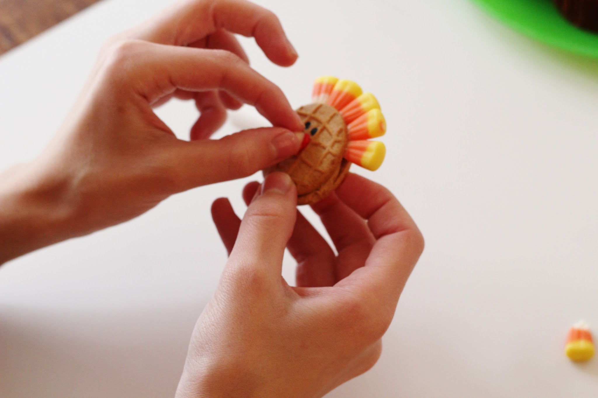 Turkey cupcakes. Simple turkey cupcakes. Thanksgiving turkey cupcakes. Easy turkey cupcakes. Turkey cupcakes with candy corn. Turkey cupcakes with nutter butter. #thanksgiving #turkey #cupcakes #baking #treats #kids #holiday #fall