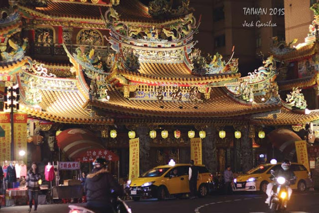 Temple near raohe night market