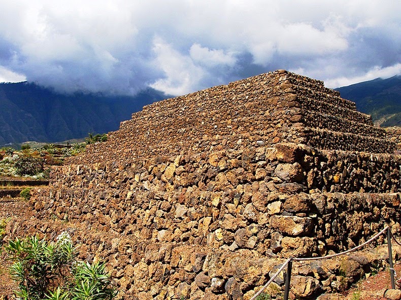 pyramids-guimar-2