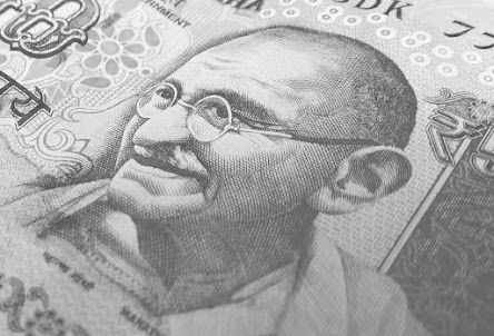 10 Lines on Mahatma Gandhi In hindi