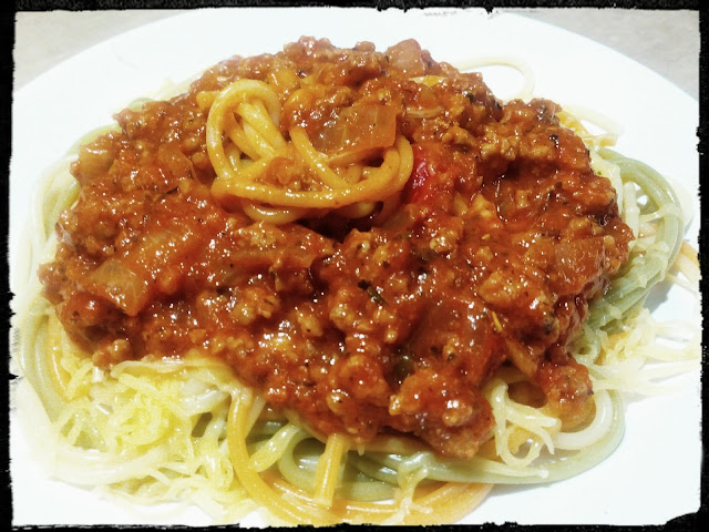 Spaghetti z miesem mielonym w sosie pomidorowym spaghetti po bolonsku spaghetti bolognese makaron z miesem makaron z sosem