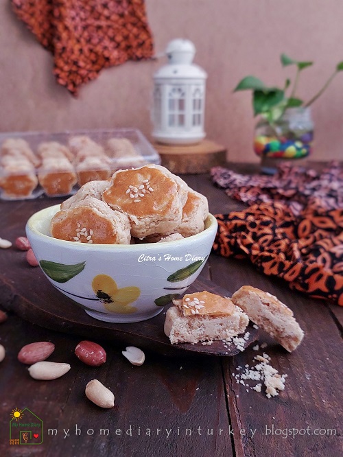 KUE KERING KACANG JADUL / INDONESIAN TRADITIONAL PEANUT COOKIES. Recipe with Video | Citra's Home Diary. #kuekeringkacang #kuekacangjadul #peanutcookies #peanutbuttercookies #citrashomediary #resepkuelebaran #kuelebaran #Indonesianfoodrecipe #Indonesiancookies